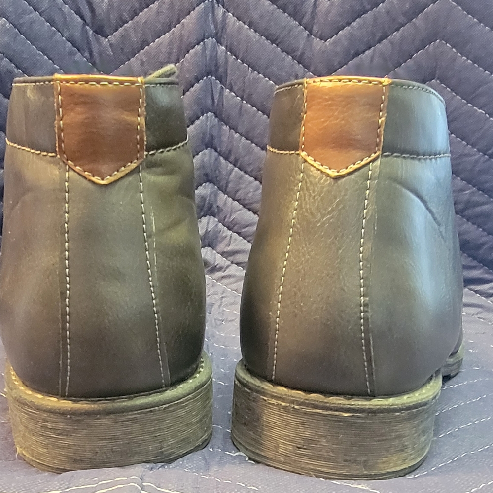 Men's Classic Chukka Boots in Rich Brown